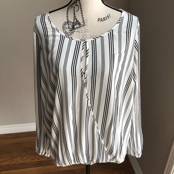 NWT Torrid White & Black Striped Surplice Top sz1 - Picture 3 of 8